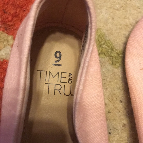 Size 9 slip on shoes - Picture 2 of 4